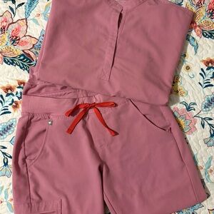 Figs chalk pink scrub set